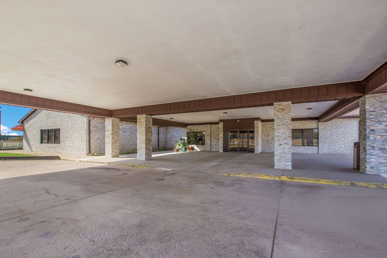 Public Area 4, Quality Inn Grayville, White