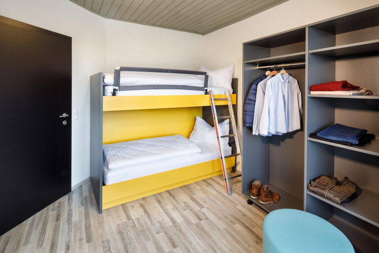 Bedroom 2, Basekamp Mountain Budget Hotel, Tamsweg