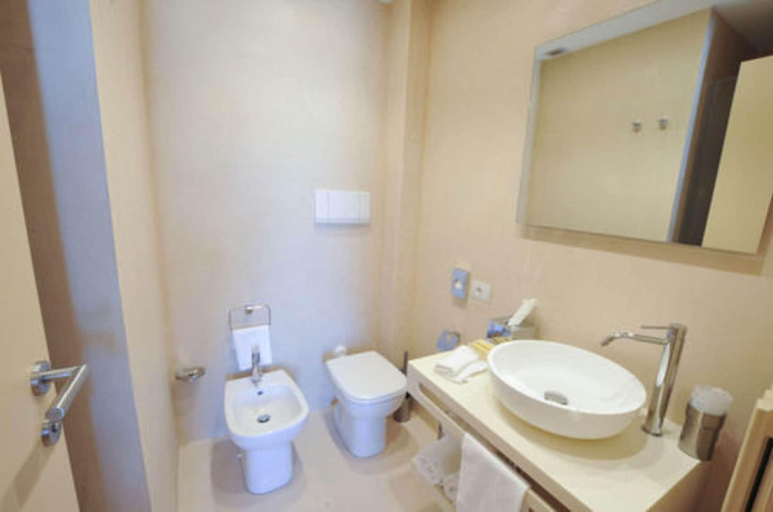 Bathroom 4, Hotel Dori, Verona