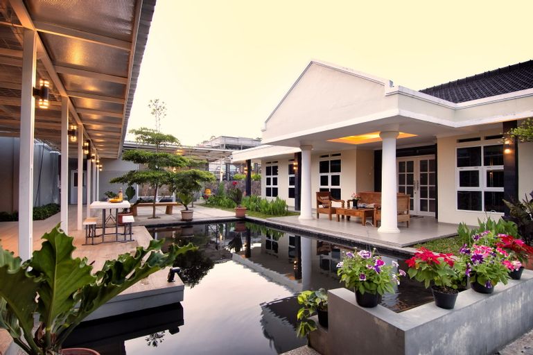 Exterior & Views 3