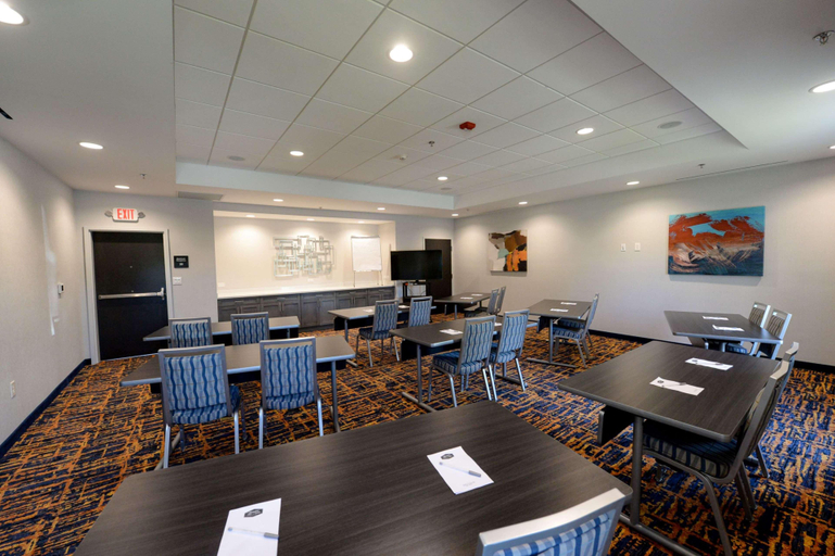 Food & Drinks 5, Hampton Inn & Suites By Hilton Lenoir, Caldwell