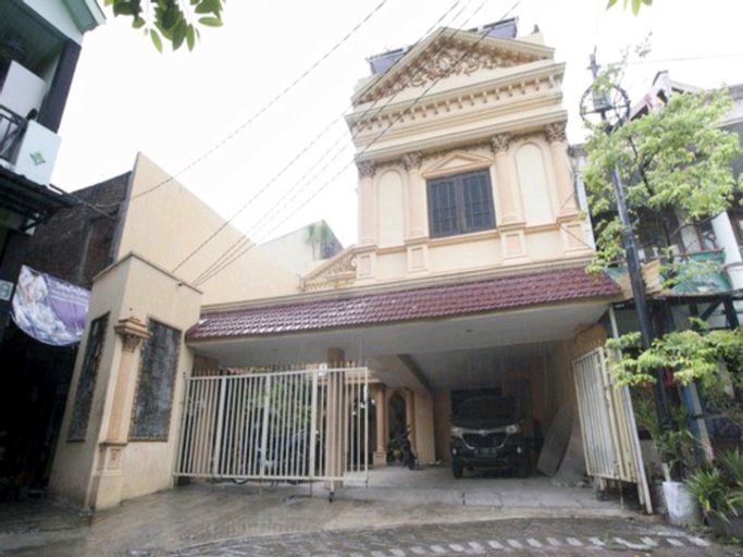 Exterior & Views 2, RedDoorz near Mall Ciputra World Surabaya, Surabaya