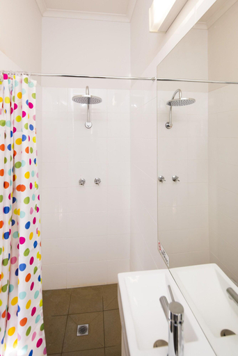 Bathroom 4, Mowbray Hotel, Launceston - Pt B