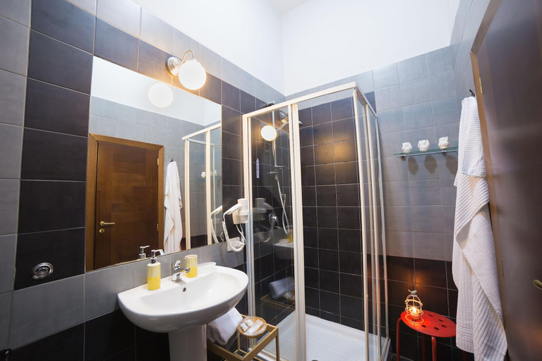 Bathroom 4, B&B Le 4 Stagioni Dante's Suites, Napoli