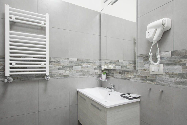 Bathroom 4, Le Fontane di Roma, Rome