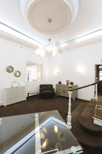 Public Area 3, Hôtel Le Saint Louis, Somme