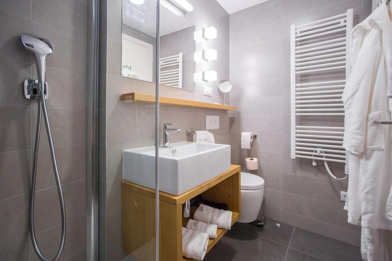 Bathroom 4, Mijama Suites, Split
