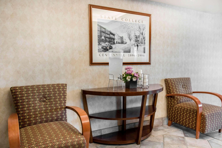 Public Area 2, Days Inn by Wyndham Penn State, Centre