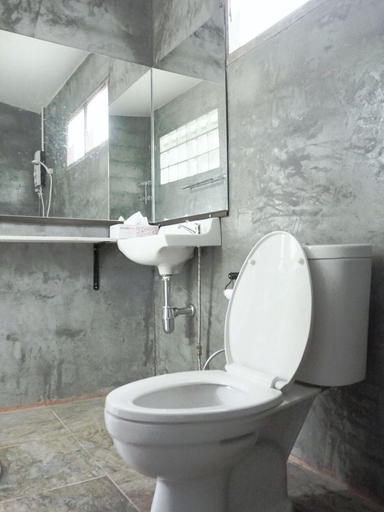 Bathroom 4, Baan Rai Klai Wiang Homestay, Mae Taeng