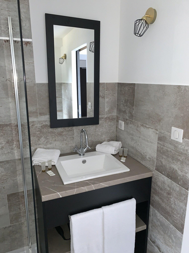 Bathroom 4, A Storia, Haute-Corse