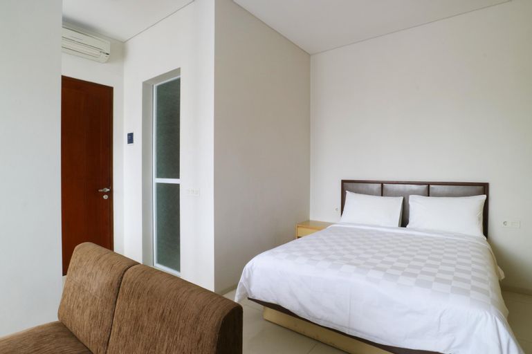 UROOMS Senopati Jakarta, South Jakarta