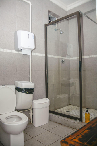Bathroom 5, Urban Backpackers, City of Johannesburg