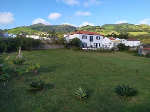 Fully equiped family Friendly House, next to the beaches in the Azorean Riviera, Vila Franca do Campo