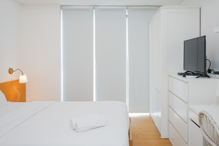 Bedroom, Relax and Comfy @ Studio Casa De Parco Apartment By Travelio, Tangerang