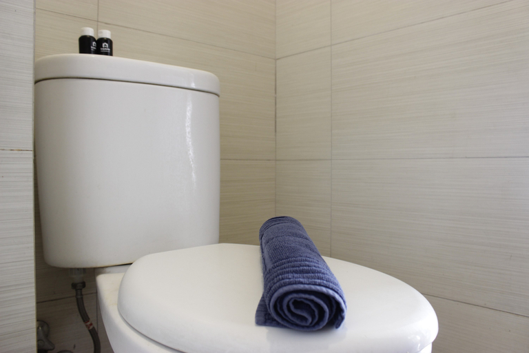 Bathroom 5, Spacious 2BR Apartment Gateway Pasteur near Exit Toll 23 By Travelio, Bandung