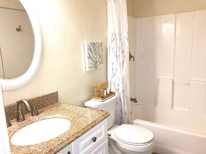 Bathroom 5, The Pines Inn and Cottages, Nevada