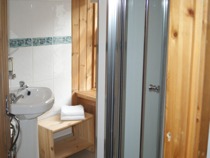 Bathroom 4, The Whistlefield Inn, Argyll and Bute