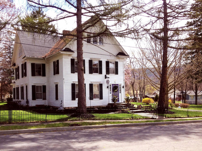 Exterior & Views
