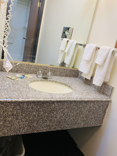 Bathroom 3, Luxury Inn, Bernalillo