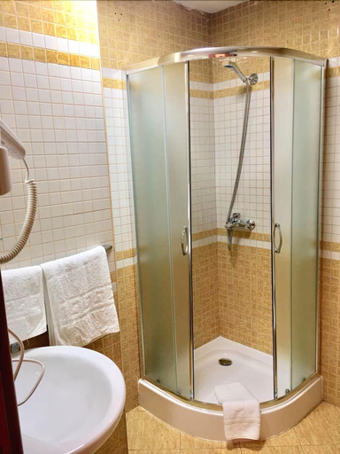 Bathroom 3, Hotel Dionis Rooms, Tiranës