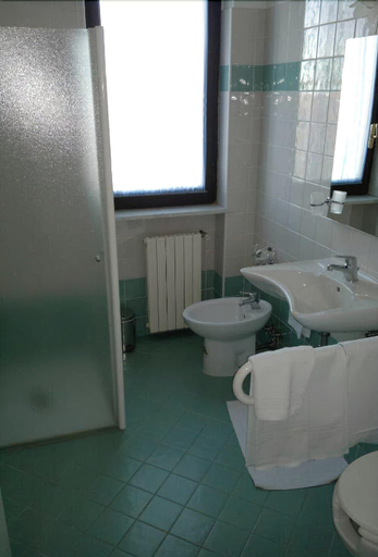 Bathroom 3, Hotel La Rotonda, Pescara