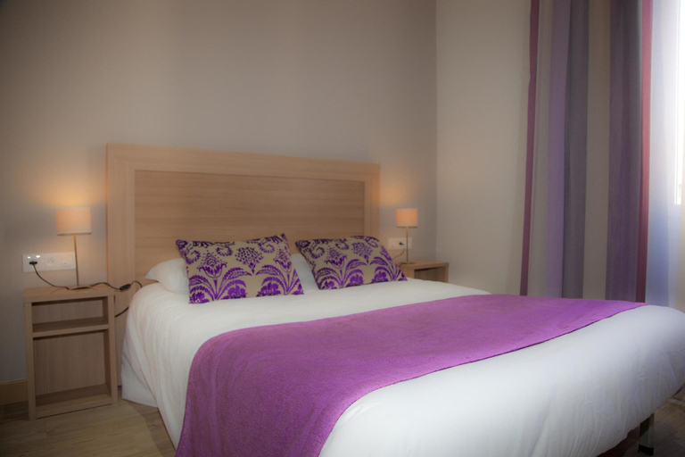 Bedroom 4, Hotel De Londres, Alpes-Maritimes