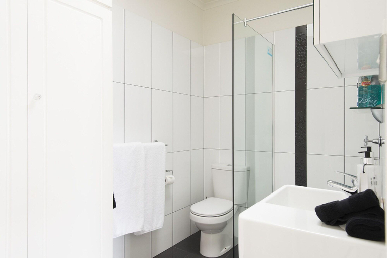 Bathroom 4, Kurrajong House Bed Breakfast, Launceston - Pt B