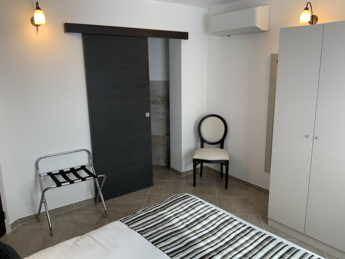 Bedroom 3, A Storia, Haute-Corse