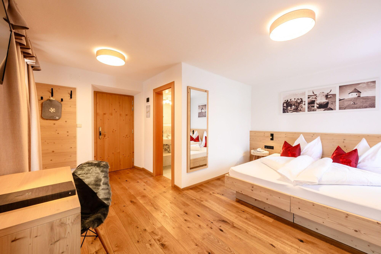 Bedroom 3, Boutique Hotel Eggele, Bolzano