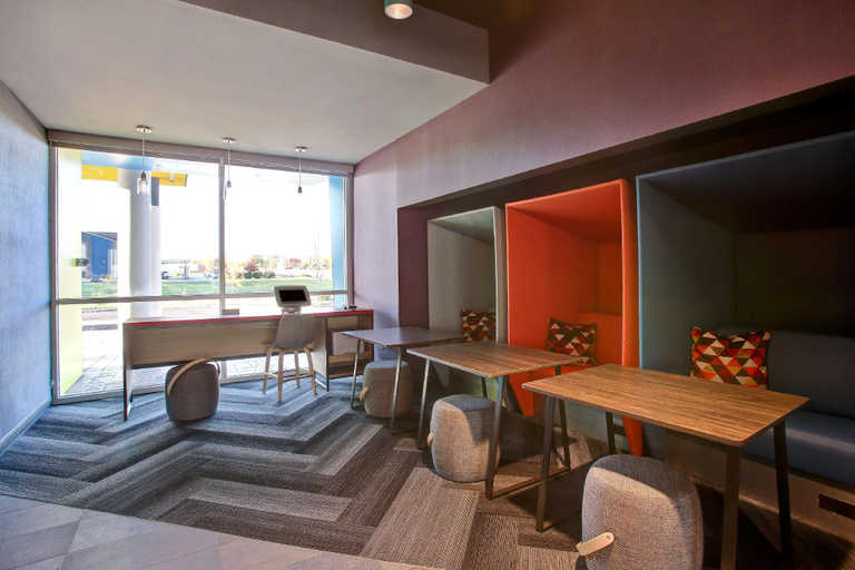Public Area 2, Tru by Hilton Monroe OH, Warren