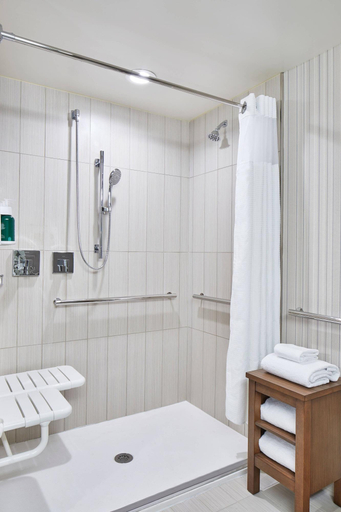 Bathroom 4, Courtyard by Marriott Baltimore Downtown/McHenry Row, Baltimore