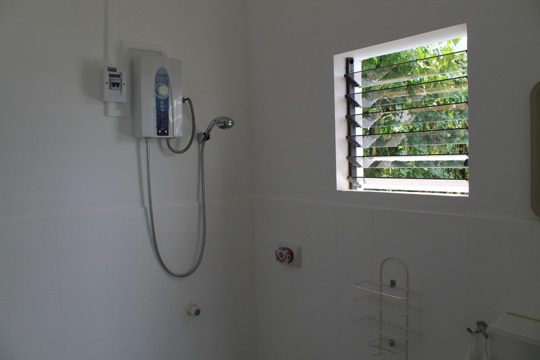 Bathroom 4, Roger's Place Guesthouse, Malay