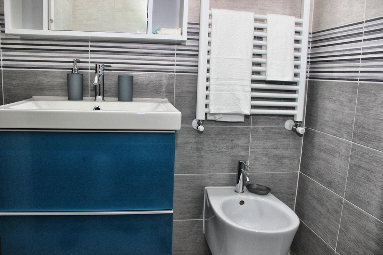 Bathroom 5, J&B b&b, Rome
