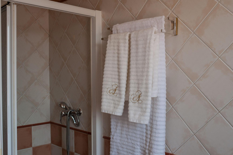 Bathroom 4, Hostal Antolin, Pontevedra