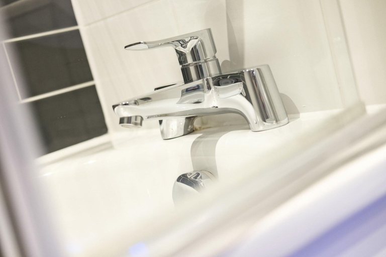 Bathroom 4, The Princess Royal , Surrey