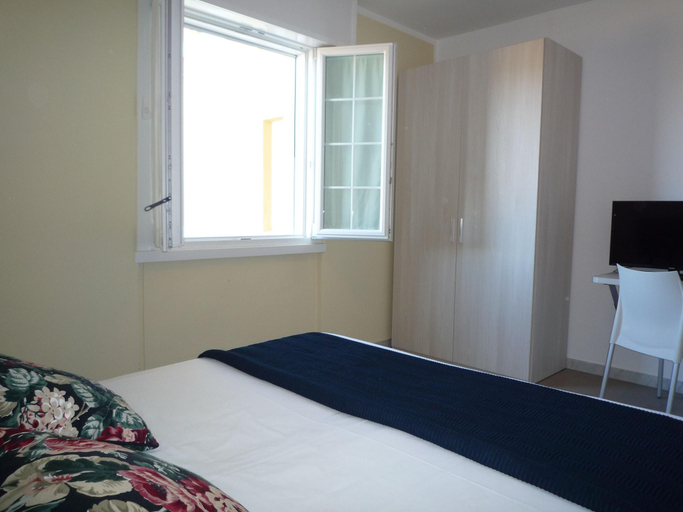 Bedroom 2, Casa F.A.C.I, Massa Carrara