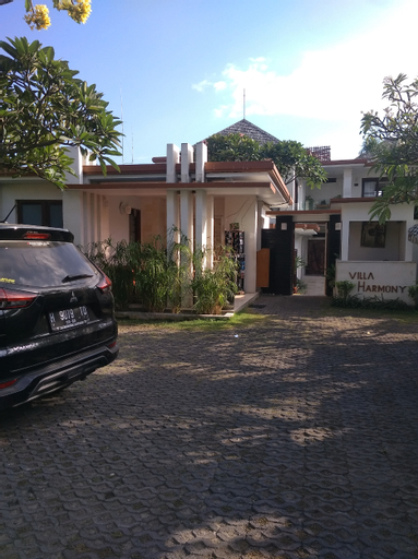Exterior & Views 9
