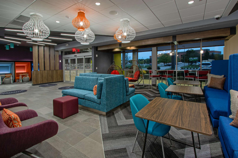 Public Area 2, Tru by Hilton Columbus Airport, Franklin