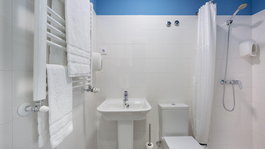Bathroom 4, Hostel La Pedriza-NEW, Madrid
