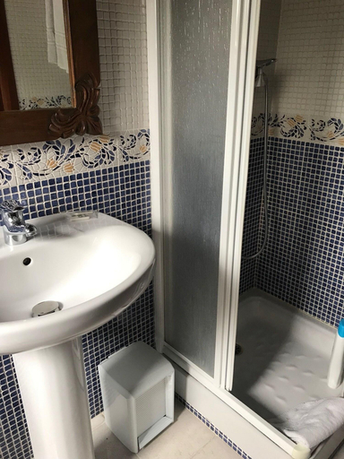 Bathroom 5, ETH Saueth, Lleida
