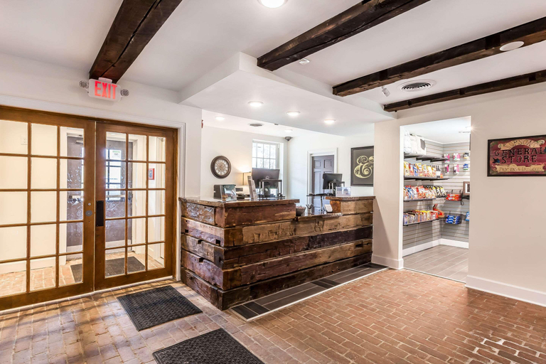 Public Area 3, The Aurora Inn, Portage