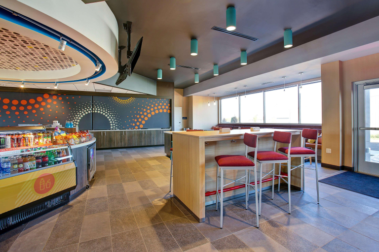 Food & Drinks 5, Tru by Hilton Monroe OH, Warren