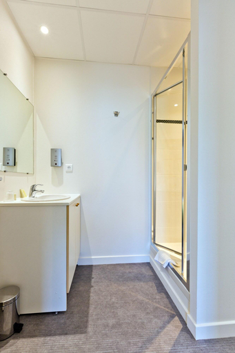 Bathroom 5, Hotel Restaurant Bellevue, Haute-Savoie