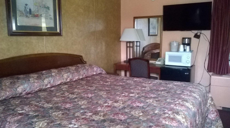 Bedroom 2, Sterling Motel, Mower