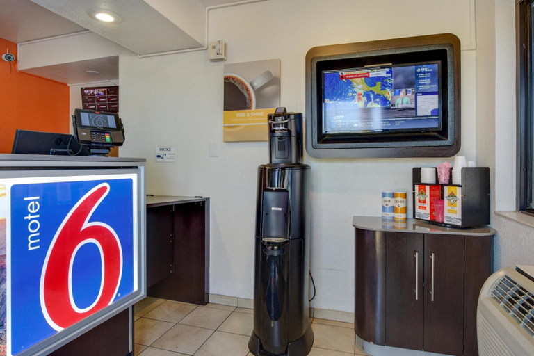 Public Area 2, Motel 6 Tempe, AZ - Broadway - ASU, Maricopa