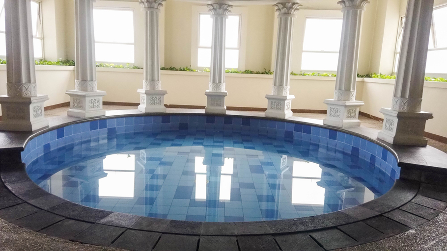 Sport & Beauty 3, Strategic 1BR The Boulevard Apartment with Luxurious Design By Travelio, Central Jakarta