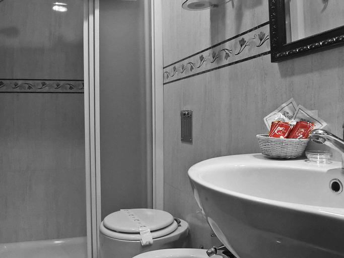 Bathroom 5, Hotel La Posada del Rey, Asturias