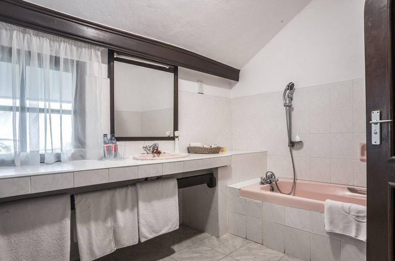 Bathroom 4, Prideinn Flamingo Beach Resort Spa, Kisauni