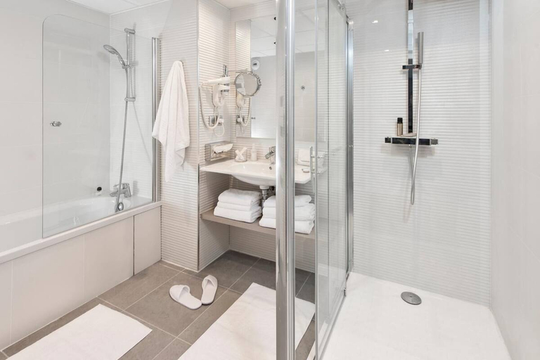 Bathroom, Golden Tulip Douarnenez Hotel & Spa, Finistère
