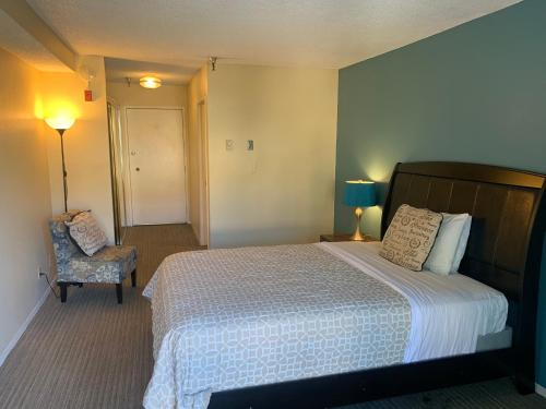 Lovely Beverly Hills Hotel Room-B03, Los Angeles